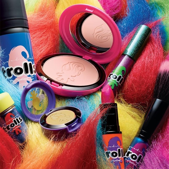 MAC Sun's Out, Buns Out Eyeshadow - Picture 8 of 9